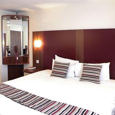 Mercure Swindon East Hotel And Spa エクステリア 写真